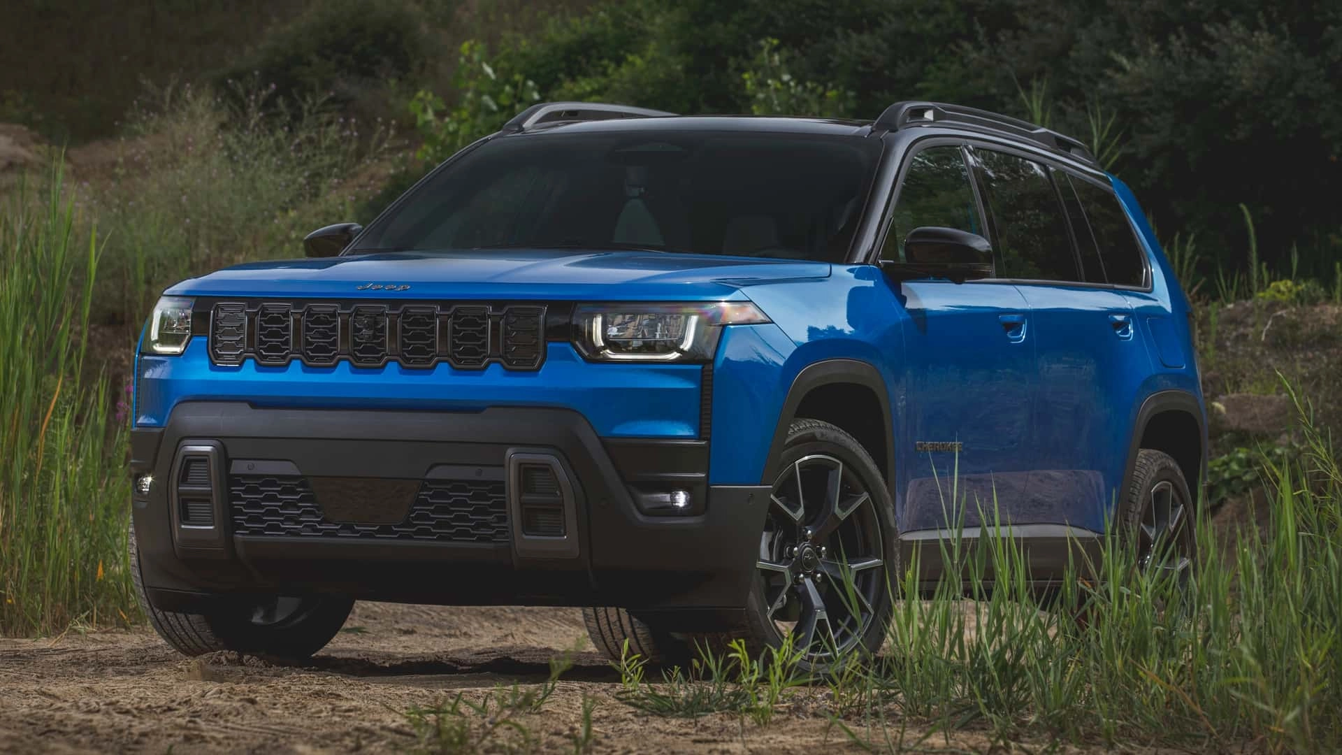 2026 jeep cherokee overland front 3 4 (1)